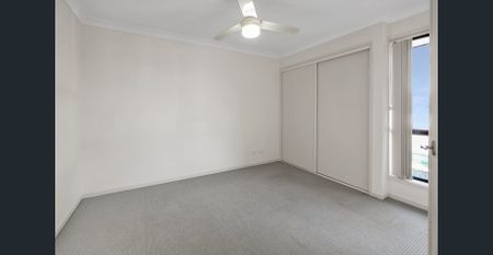 Modern, family home in elevated position - Photo 4