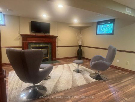 Detached Home For Lease | N9246977 - Photo 4