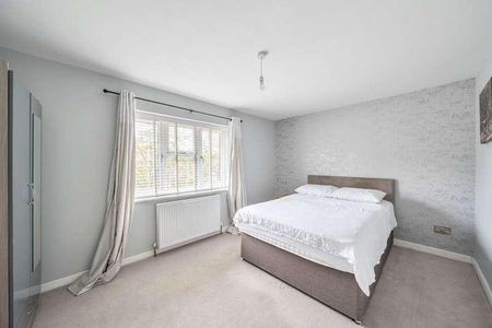 Snowdrop Way, West End, Woking, Surrey, GU24 - Photo 3