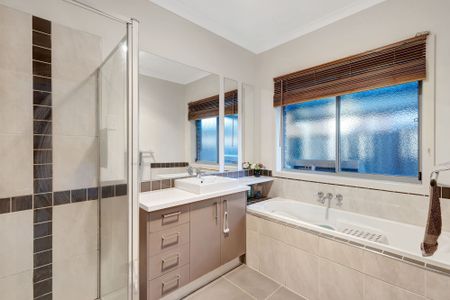 Charming Family Home in Craigieburn - Photo 3