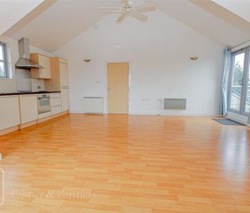 1 bedroom penthouse to rent - Photo 3