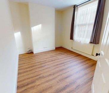 2 bedroom end of terrace house to rent - Photo 5