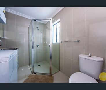 Internet (Basic use only), Water & Electricity Included ! - Photo 4