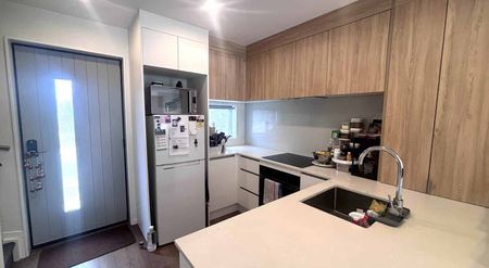 Fully furnished desirable end townhouse - Photo 5