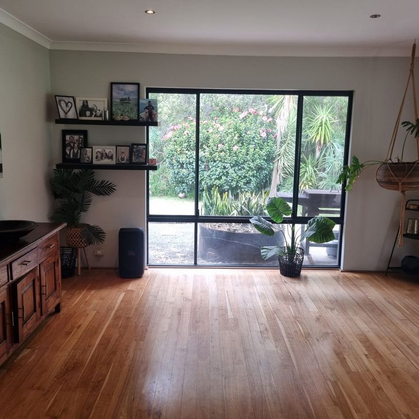 COASTAL LIFESTYLE MINUTES FROM GRACETOWN - Photo 1