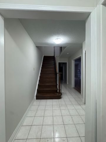 For Lease - 8 Dutch Crescent, Brampton, Ontario - Photo 5