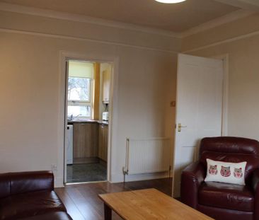 2 bed flat for rent in Priestfield - Photo 3