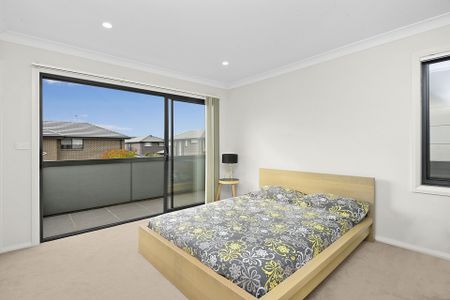 114 William Hart Crescent, Penrith - Photo 3