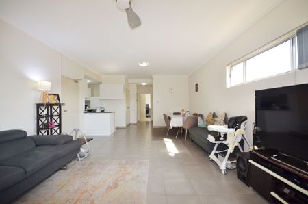 Conveniently Situated near Wentworthville Train Station&excl;&excl;&excl;&excl; - Photo 4