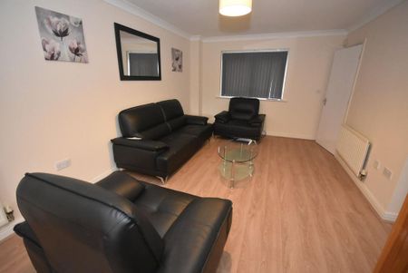 4 bedroom terraced house to rent - Photo 2