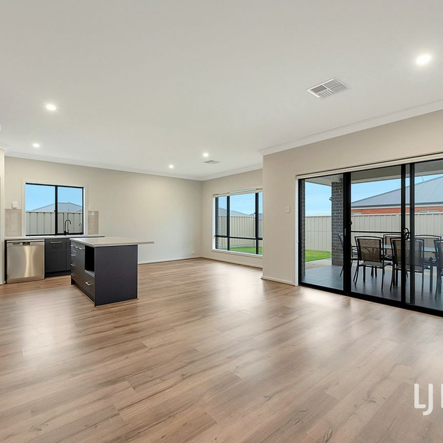 Modern Family Home! - Photo 1