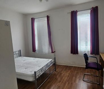 1 bedroom in a flat share to rent - Photo 1