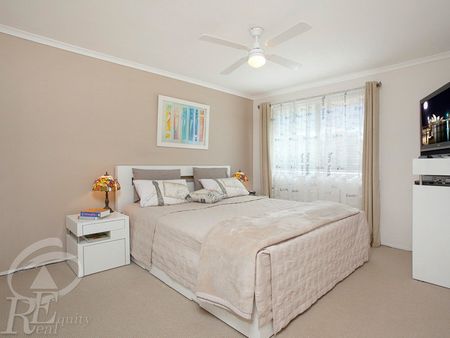 10 Frank Oliveri Drive, Chipping Norton NSW 2170 - Townhouse For Rent | Domain - Photo 5