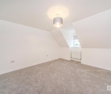 4 bedroom semi-detached house to rent - Photo 4