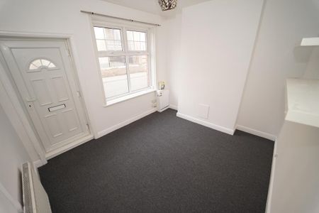 3 bedroom terraced house to rent - Photo 2