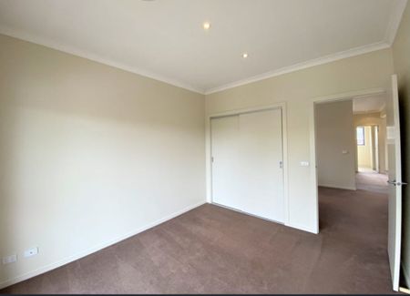 1 Oriel Road, Ivanhoe VIC 3079 - Photo 3