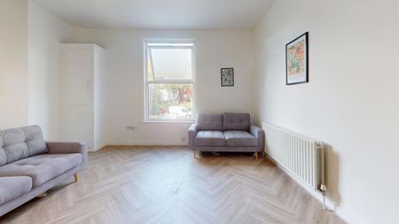 4 bedroom flat to rent - Photo 3