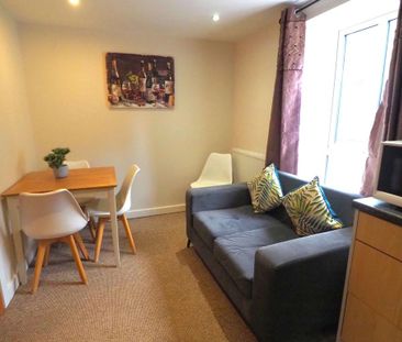 3 bedroom end of terrace house to rent - Photo 2