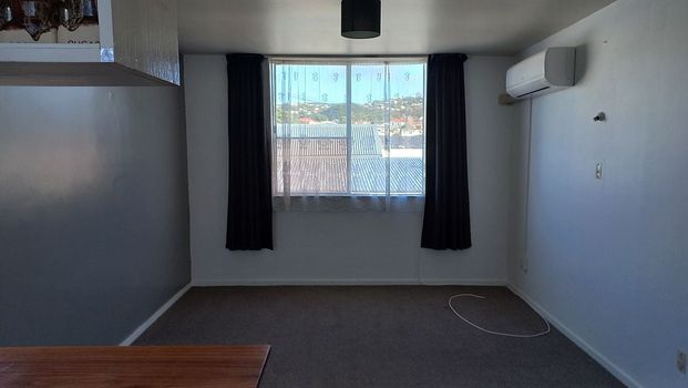 Recently renovated 1-bedroom unit - Photo 1