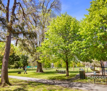 Fresh Interior in Sought after Tribeca! - Photo 3