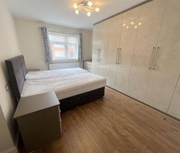 5 bedroom detached house to rent - Photo 2