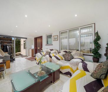 6 bedroom detached house to rent - Photo 2