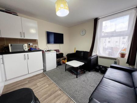 1 bedroom flat to rent - Photo 3