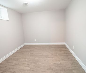 **SPACIOUS** 3 BEDROOM LOWER APARTMENT IN ST CATHARINES!! - Photo 1