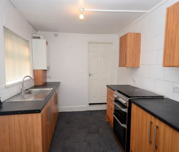 2 bed flat to rent in Brinkburn Avenue, Gateshead, NE8 - Photo 1