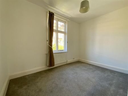 4 bedroom flat to rent - Photo 4