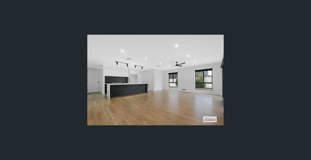 Beautifully family home! - Photo 1