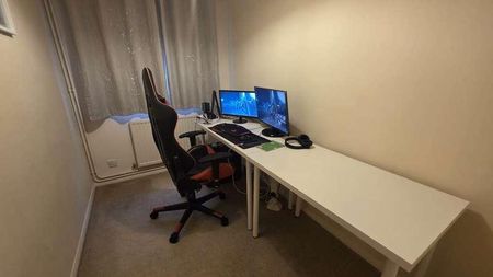 Darwin Close, Taunton, TA2 - Photo 2