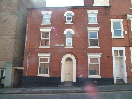 6 bedroom townhouse to rent - Photo 1