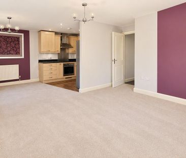 2 bedroom ground floor flat to rent - Photo 2