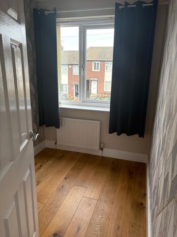 30, Wesley Garth, Leeds, West Yorkshire, LS11 8RF - Photo 4