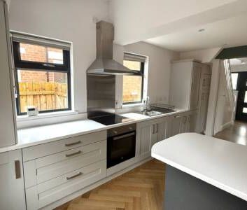 Part Furnished 2 bedroom semi detached - Photo 1