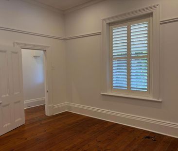 FABULOUS CITY FRINGE THREE BEDROOM COTTAGE - Photo 2