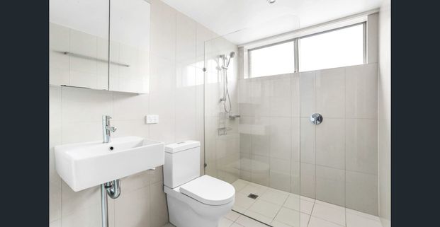 MODERN ONE BEDROOM APARTMENT IN THE HEART OF LEICHHARDT - Photo 1