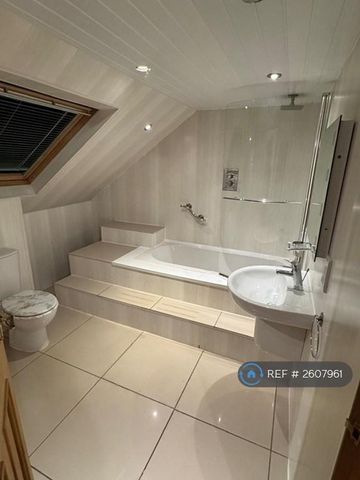 6 bedroom detached house to rent - Photo 3