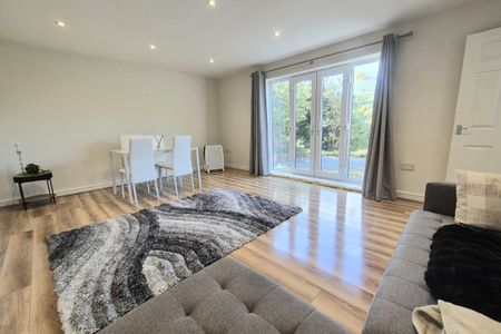 Halifax, Hipperholme - Photo 2