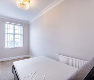 4 bedroom flat to rent - Photo 2