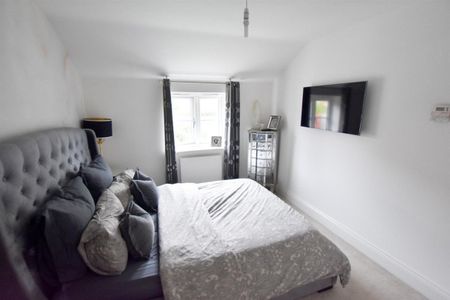 Spruce Square - Photo 4