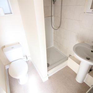 Vicarage Farm Road, Hounslow - Photo 3