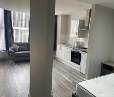 Flat 1, 9 Malone Road, Belfast, BT9 6RT - Photo 1