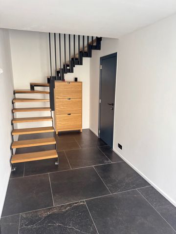 Lumineuse maison bel étage 3ch à 1400 Nivelles  Loyer: 1 500 € - Photo 3
