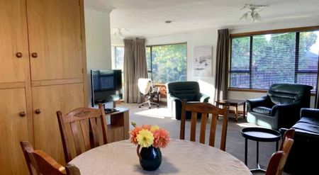 FULLY FURNISHED IMMACULATE FAMILY HOME IN QUIET LOCATION! - Photo 4