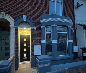 Henderson Road Room 5 - Photo 1