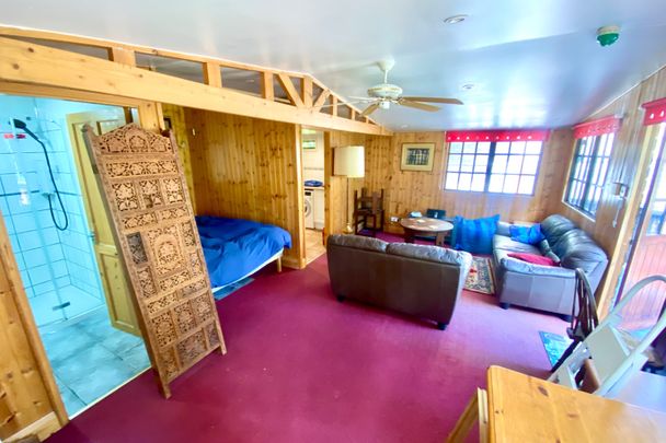 1 bed park home to rent in Park Street, St. Albans, AL2 - Photo 1