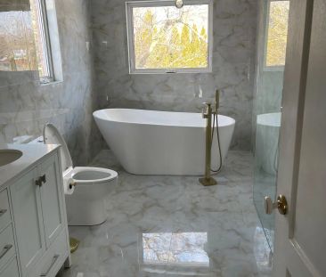 Detached Home For Lease | N9061837 - Photo 2