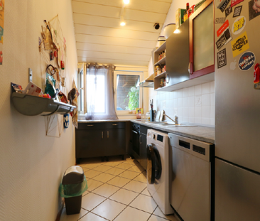 Helle schöne Wohnung im 3.OG eines ruhigen und gepflegten MFH - Foto 1